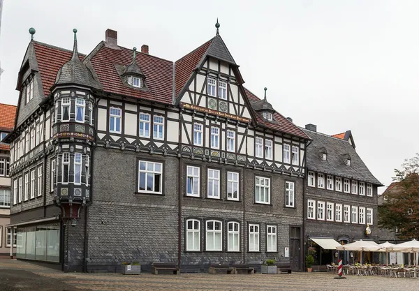 Casas en la plaza del mercado en Goslar, Alemania — Foto de Stock