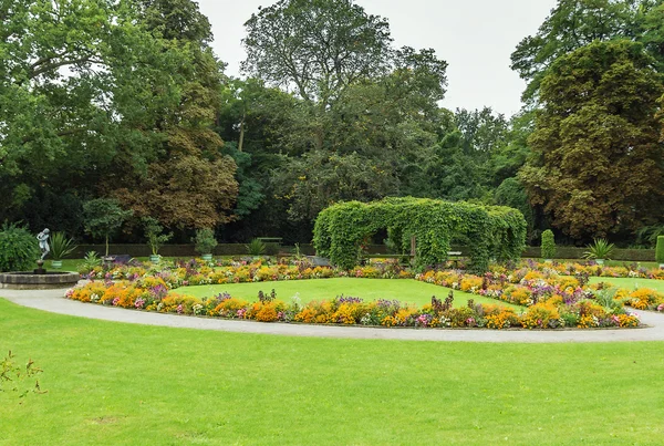 Blomma trädgård i nya trädgården, potsdam, Tyskland — Stockfoto