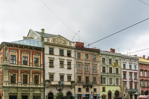 在利沃夫的市场广场上的房子 — 图库照片
