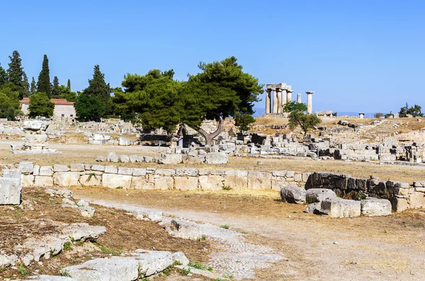 Antik corinth, Yunanistan ın Apollon Tapınağı — Stok fotoğraf