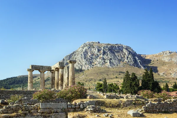 Antik corinth, Yunanistan ın Apollon Tapınağı — Stok fotoğraf