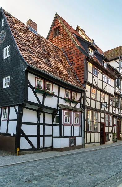 Gatan med korsvirkeshus i quedlinburg, Tyskland — Stockfoto