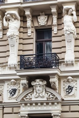 Binanın art nouveau tarzında, riga
