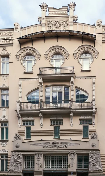 Het gebouw in art nouveaustijl, riga — Stockfoto