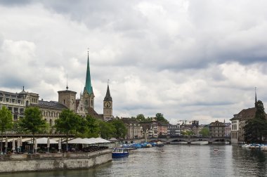 Zürih'te Limmat Nehri