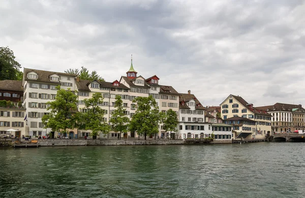 Nabrzeże rzeki limmat, Zurych — Zdjęcie stockowe