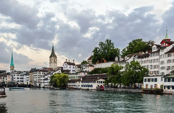 Nabrzeże rzeki limmat, Zurych — Zdjęcie stockowe