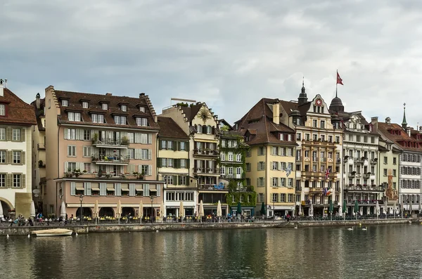 Argine del fiume Reuss a Lucerna — Foto Stock