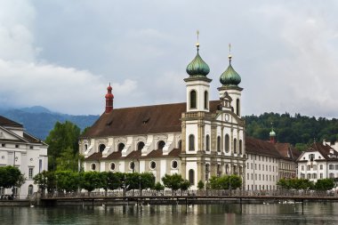 Cizvit Kilisesi, lucerne
