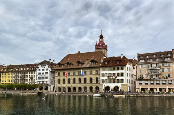 Dæmning af Reuss-floden i Lucerne - Stock-foto