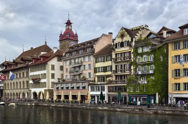 Terraplén del río Reuss en Lucerna — Foto de Stock