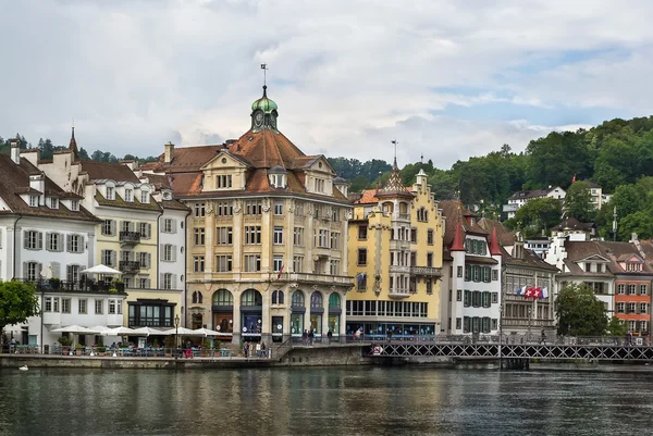 Nabrzeże rzeki reuss w Lucernie — Zdjęcie stockowe