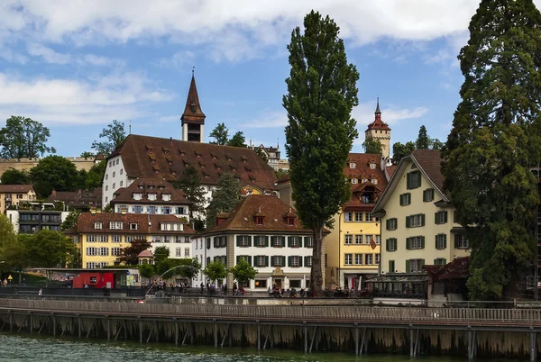 Terraplén del río Reuss en Lucerna — Foto de Stock