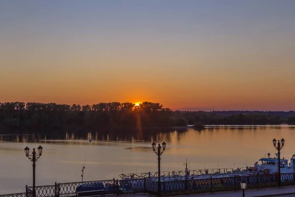 Pôr Sol Rio Volga Cidade Uglich Rússia — Fotografia de Stock