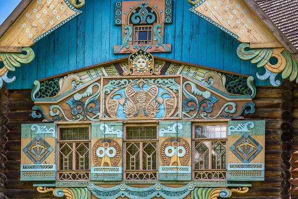 Drewniany Dom Teremok Ozdobiony Rzeźbami Podstawie Rosyjskich Epopei Bajek Flenovo — Zdjęcie stockowe