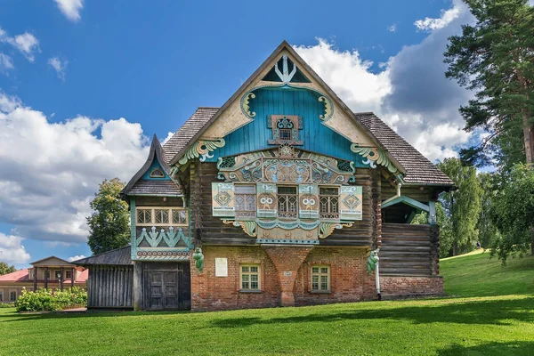 Casa Madeira Teremok Decorada Com Esculturas Base Épicos Russos Contos — Fotografia de Stock