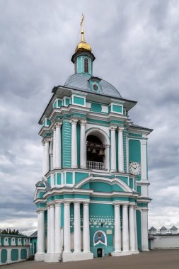 Rusya 'nın Smolensk şehrindeki Katedral Kilisesi' nin çan kulesi.