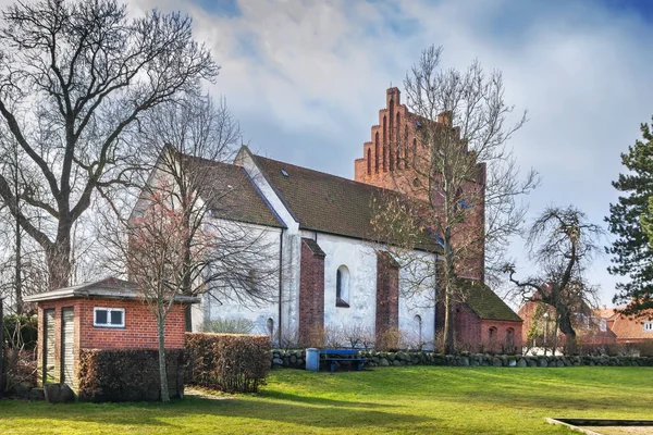 Sankt Jorgensbjerg Kościół Znajduje Się Roskilde Miasta Pobliżu Brzegu Jeziora — Zdjęcie stockowe