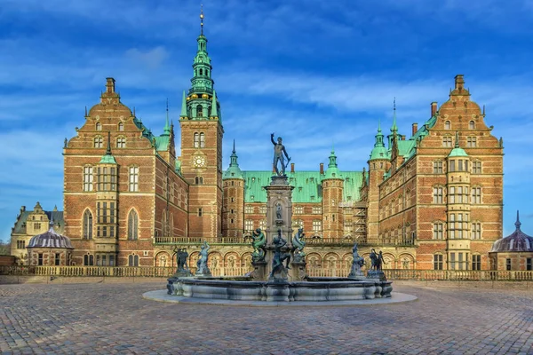 弗里德里克堡宫 Frederiksborg Palace 是丹麦希鲁德的一座宫殿 它是为克里斯蒂安五世国王建造的皇家住宅 — 图库照片