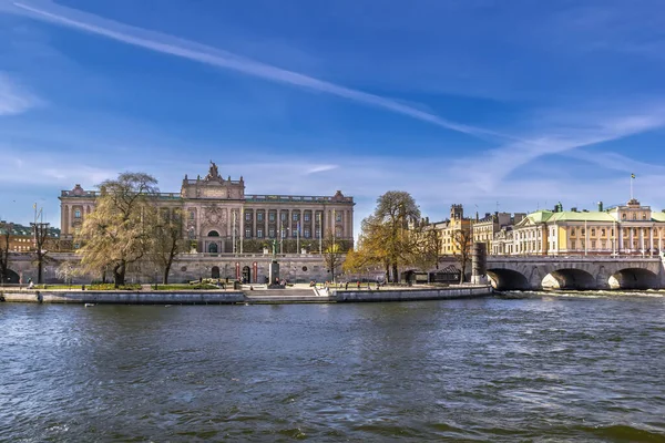 Stockholm Sveç Merkezindeki Rıhtımda Riksdag Manzarası — Stok fotoğraf