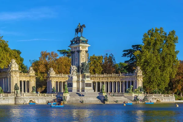 Monumento Rey Alfonso Xii Encuentra Parque Del Buen Retiro Madrid —  Fotos de Stock