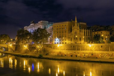Akşam Roma, İtalya 'da Tiber Nehri seti