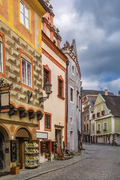 捷克共和国Cesky Krumlov市中心有历史建筑的街道 — 图库照片
