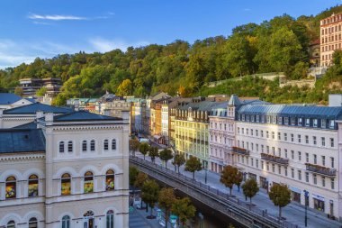 Çek Cumhuriyeti, Karlovy Vary 'nin merkezinde Tepla nehrinin seti