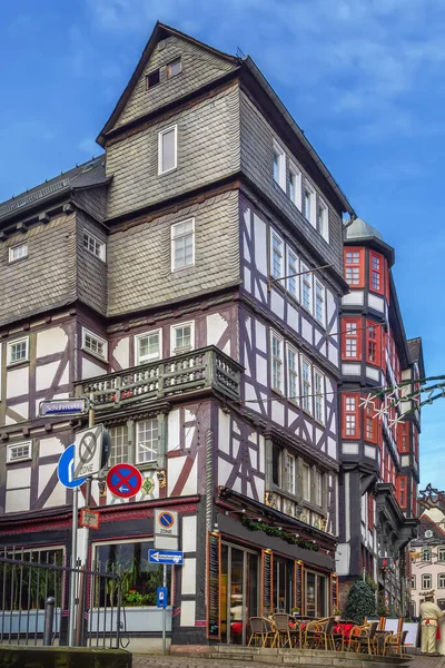 木骨造りの家 ドイツのマールブルクに通り — ストック写真