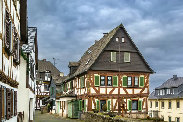 Straße Mit Historischen Fachwerkhäusern Der Braunfelser Altstadt — Stockfoto