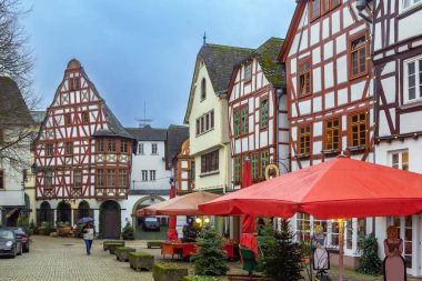 Limburg, Almanya 'da yarı keresteli evleri olan bir sokak. 