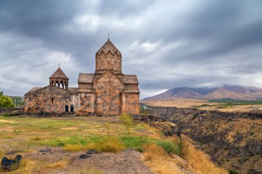 Hovhannavank, Ermenistan 'ın Ohanavan köyünde bulunan bir ortaçağ manastırıdır.