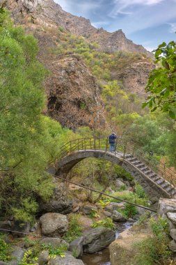 Ermenistan 'daki Geghard manastırı yakınlarında Breidge.