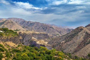 Garni, Ermenistan yakınlarındaki dağların manzarası