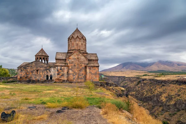 Hovhannavank Ermenistan Ohanavan Köyünde Bulunan Bir Ortaçağ Manastırıdır Telifsiz Stok Fotoğraflar