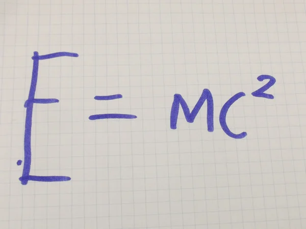 Λέξη e = Mc2 — Φωτογραφία Αρχείου
