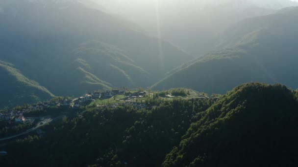Kuzey Kafkasya Şafakta Krasnaya Polyana Daki Olimpik Köy Hava Görünümü — Stok video
