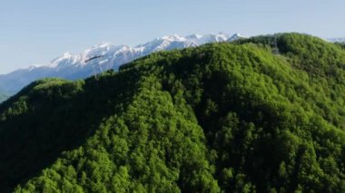 Kuzey Kafkasya. İlkbaharda Aibga sırtı. Hava görünümü.