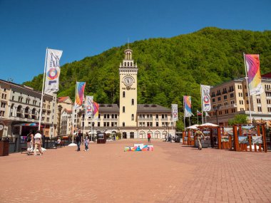 Rosa Khutor Kayak Tesisi. Mzymta nehrinin seti..