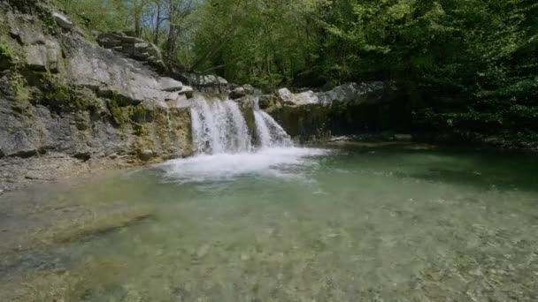 Cáucaso Norte Río Montaña Zhane Primavera — Vídeos de Stock