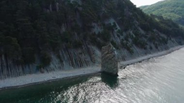 Karadeniz. Doğa Anıtı - Yelken Kayası (Parus Kayası). Hava görünümü.