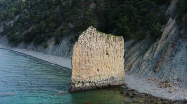 Karadeniz. Doğa Anıtı - Yelken Kayası (Parus Kayası). Hava görünümü.