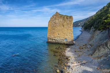 Karadeniz. Doğa Anıtı - Yelken Kayası (Parus Kayası). Hava görünümü.