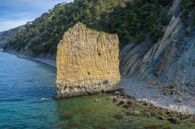 Karadeniz. Doğa Anıtı - Yelken Kayası (Parus Kayası). Hava görünümü.