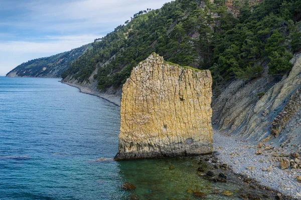 Karadeniz. Doğa Anıtı - Yelken Kayası (Parus Kayası). Hava görünümü.