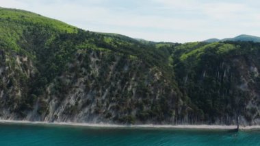 Karadeniz. Doğa Anıtı - Yelken Kayası (Parus Kayası). Hava görünümü.