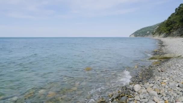 Svarta Havets Kust Stenig Strand Svag Vind Ljudet Surfing — Stockvideo