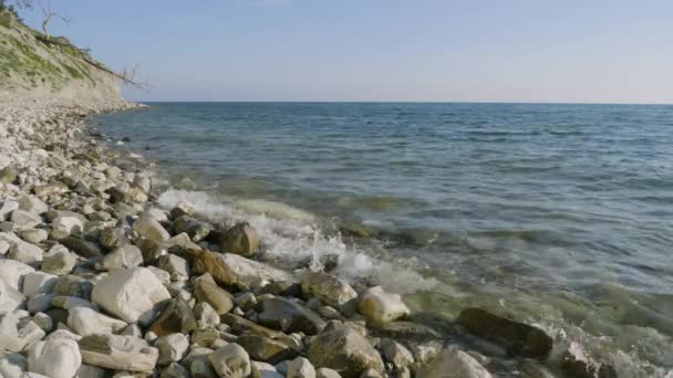 Die Schwarzmeerküste Kieselstrand Ein Schwacher Wind Das Rauschen Der Brandung — Stockvideo