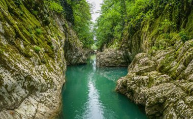 Kafkaslar. Khosta Nehri. Şeytan 'ın Kapısı Kanyonu. Porsuk koruluğunun olduğu bölge. Hava görünümü.