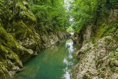 Kafkaslar. Khosta Nehri. Şeytan 'ın Kapısı Kanyonu. Porsuk koruluğunun olduğu bölge. Hava görünümü.